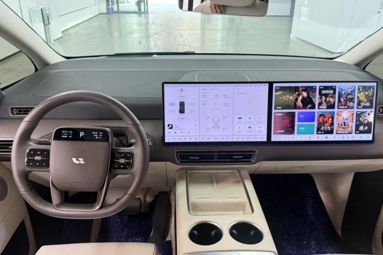 Used Li Auto MEGA 2024 Ultra Model Interior 1