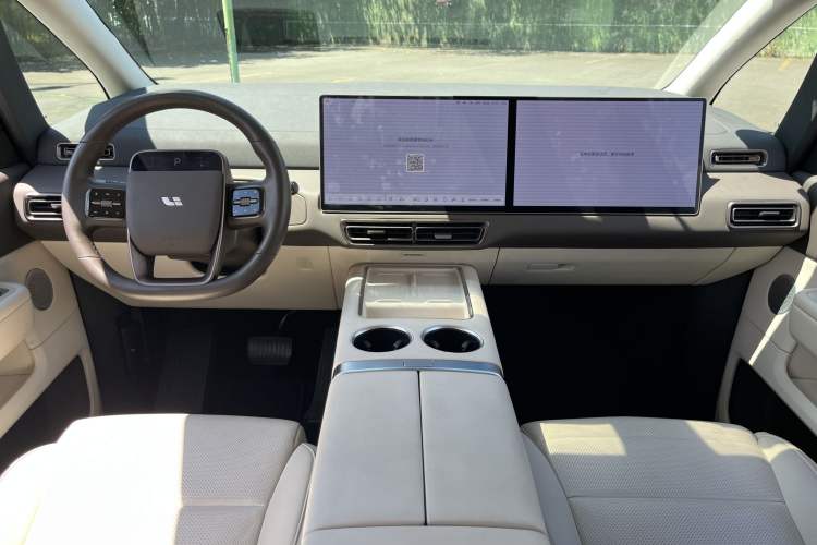 Used Li Auto MEGA 2024 Ultra Model Interior 1