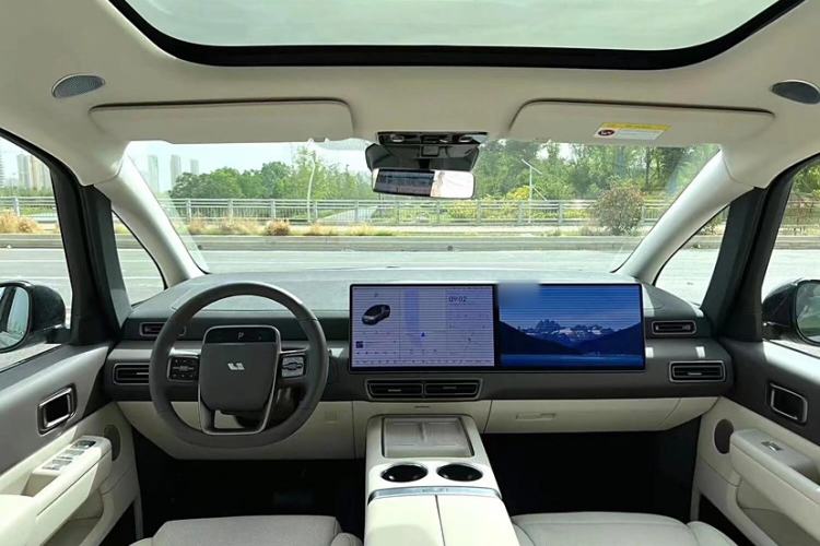 Used Li Auto MEGA 2024 Ultra Model Interior 1