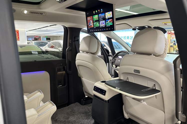 Used Li Auto MEGA 2024 Ultra Model Interior 10