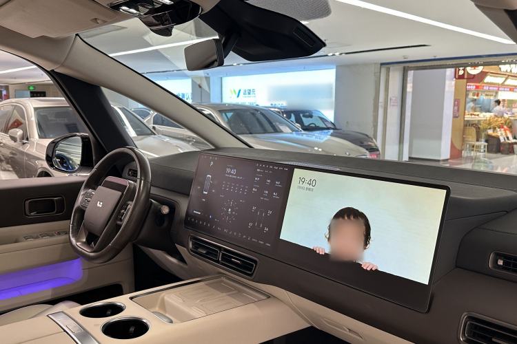 Used Li Auto MEGA 2024 Ultra Model Interior 11
