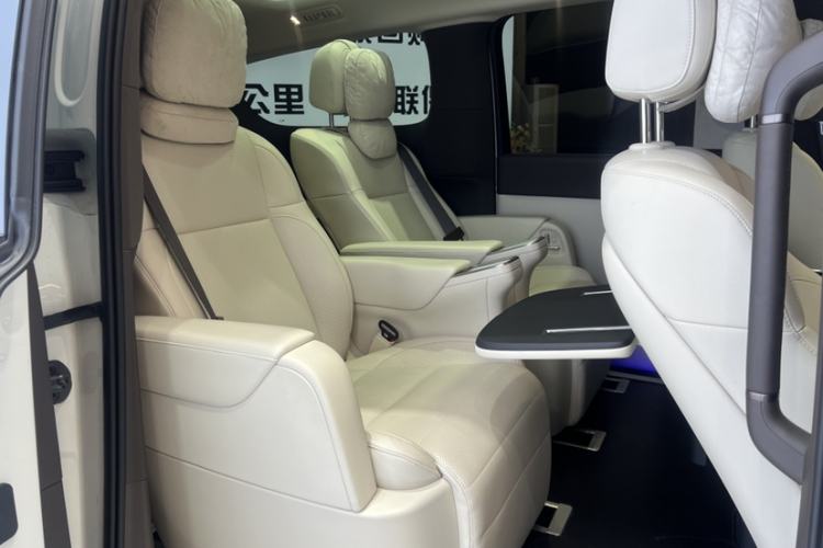 Used Li Auto MEGA 2024 Ultra Model Interior 13
