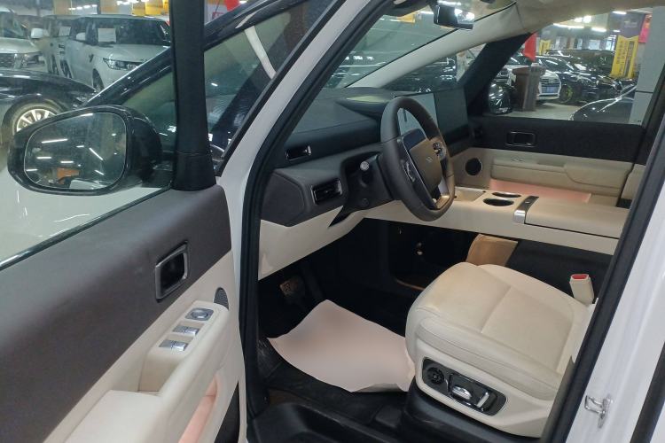 Used Li Auto MEGA 2024 Ultra Model Interior 3