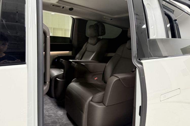 Used Li Auto MEGA 2024 Ultra Model Interior 3