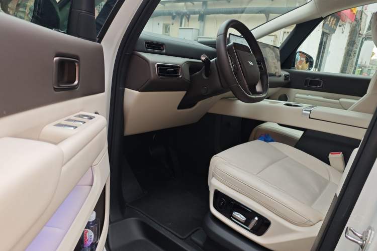 Used Li Auto MEGA 2024 Ultra Model Interior 3