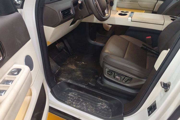 Used Li Auto MEGA 2024 Ultra Model Interior 3