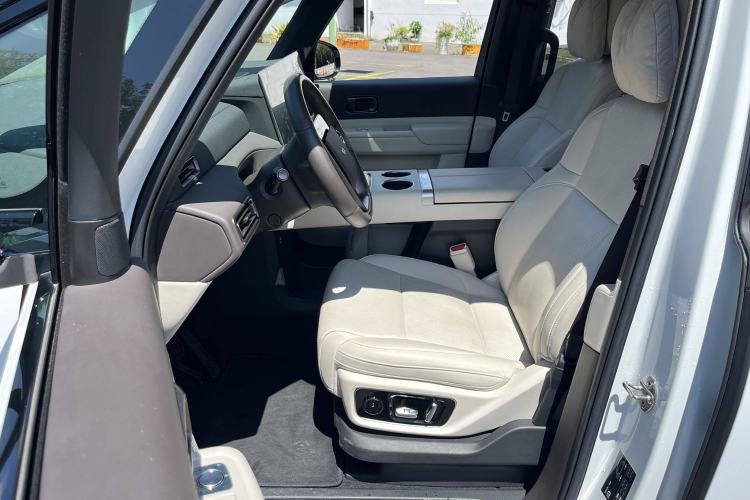 Used Li Auto MEGA 2024 Ultra Model Interior 3