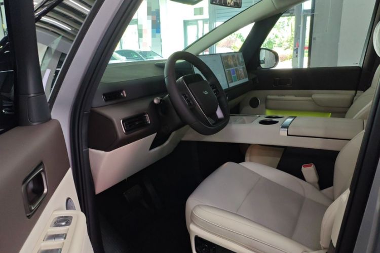 Used Li Auto MEGA 2024 Ultra Model Interior 3