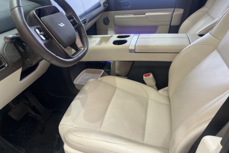 Used Li Auto MEGA 2024 Ultra Model Interior 4