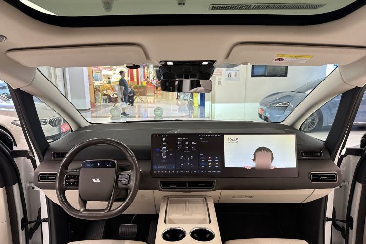 Used Li Auto MEGA 2024 Ultra Model Interior 4