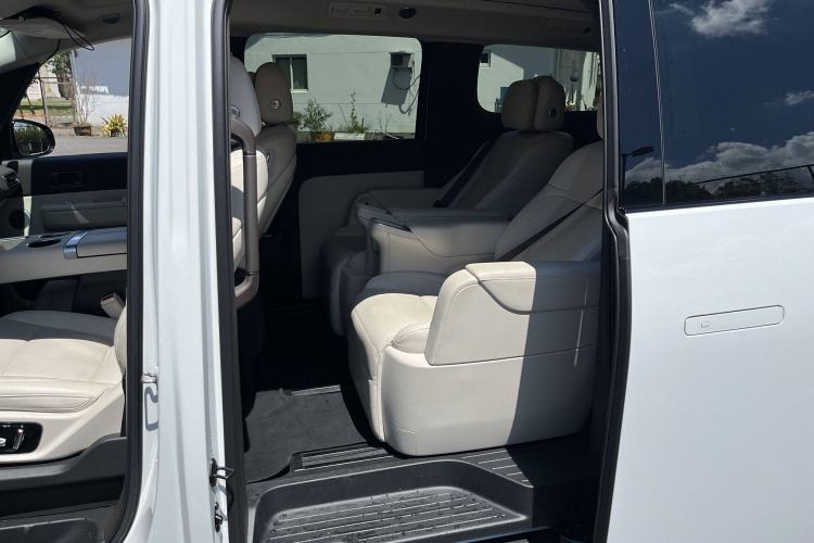Used Li Auto MEGA 2024 Ultra Model Interior 4