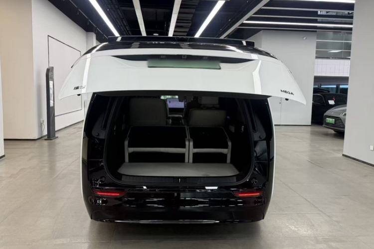 Used Li Auto MEGA 2024 Ultra Model Interior 5