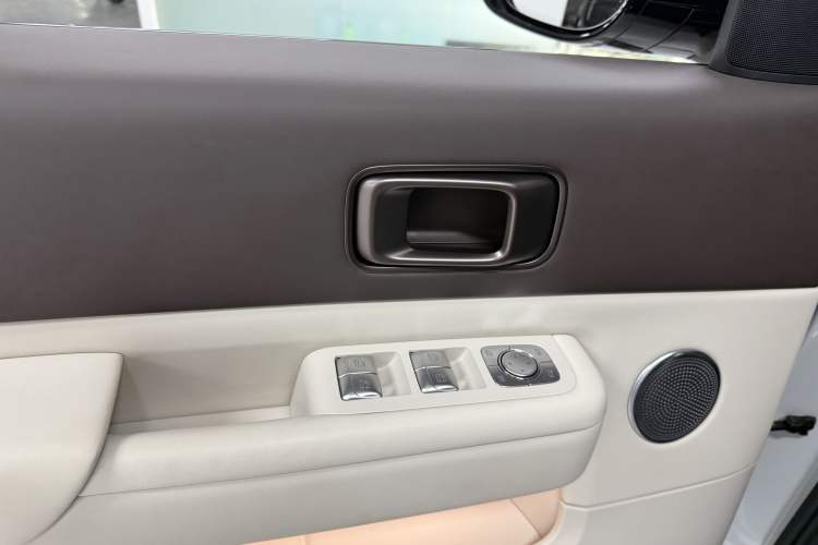 Used Li Auto MEGA 2024 Ultra Model Interior 5