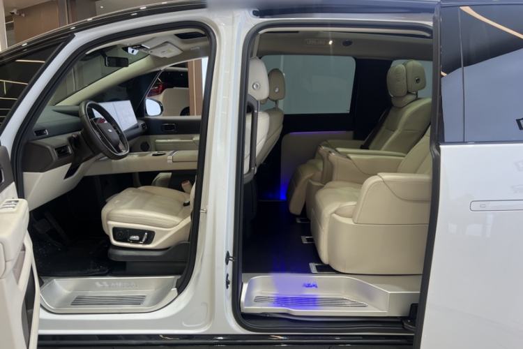 Used Li Auto MEGA 2024 Ultra Model Interior 5