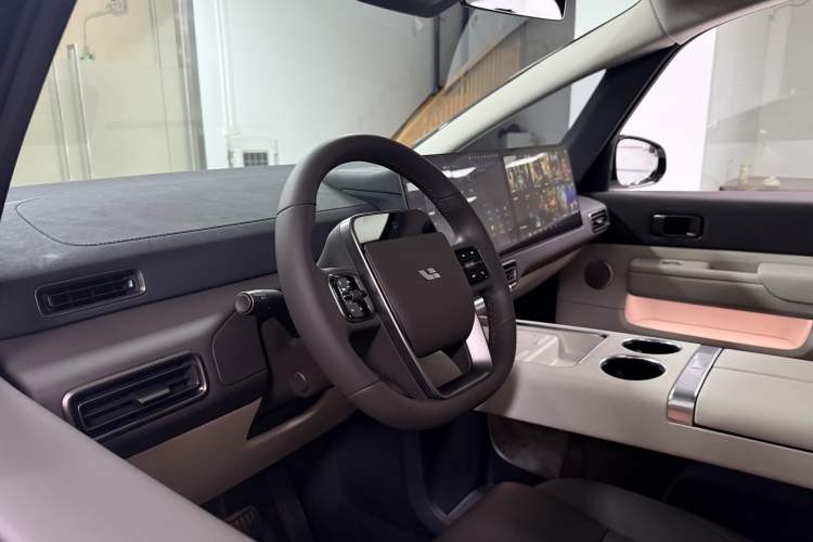 Used Li Auto MEGA 2024 Ultra Model Interior 6