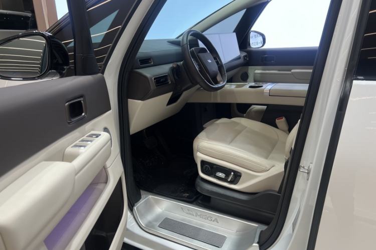 Used Li Auto MEGA 2024 Ultra Model Interior 6