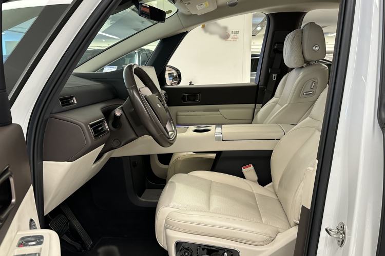 Used Li Auto MEGA 2024 Ultra Model Interior 6