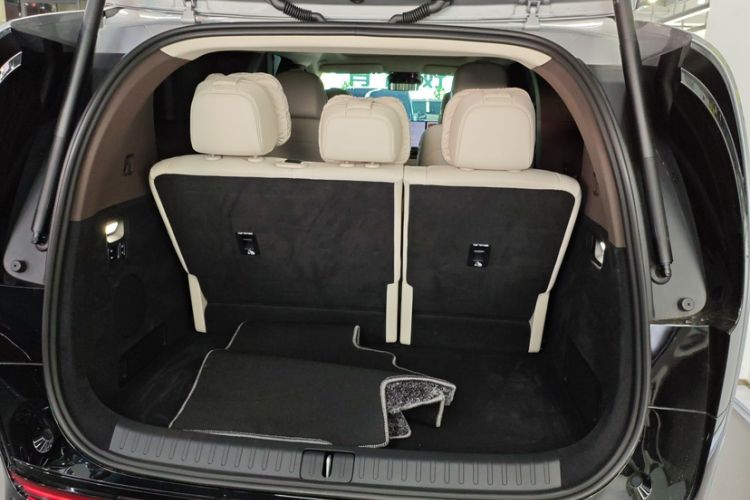 Used Li Auto MEGA 2024 Ultra Model Interior 6