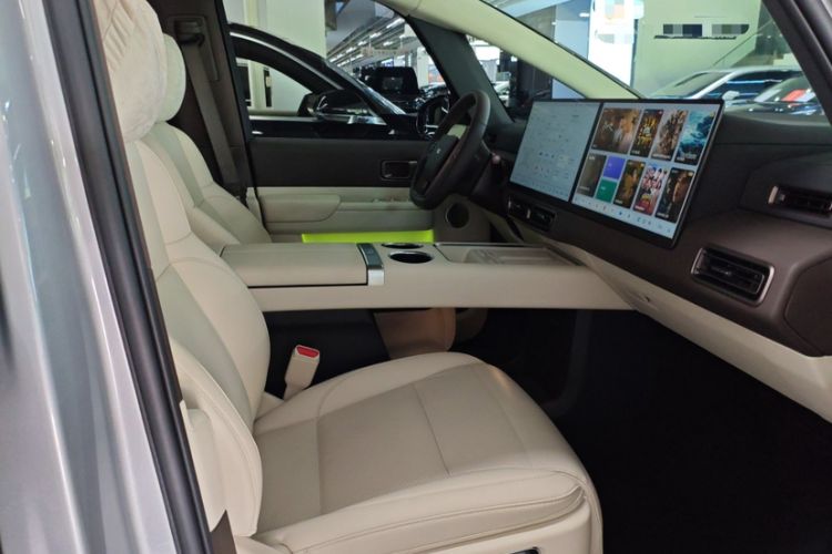Used Li Auto MEGA 2024 Ultra Model Interior 7