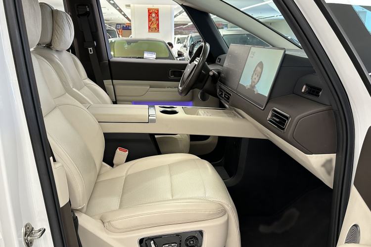 Used Li Auto MEGA 2024 Ultra Model Interior 8