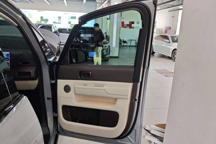 Used Li Auto MEGA 2024 Ultra Model Interior 8