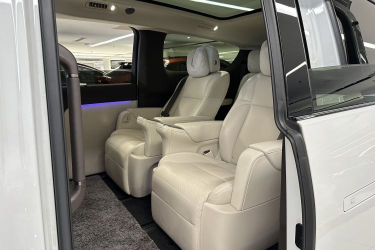 Used Li Auto MEGA 2024 Ultra Model Interior 9
