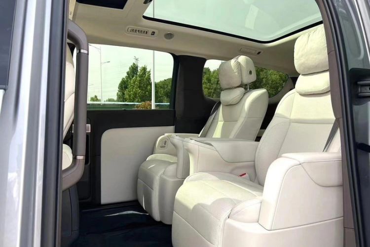 Used Li Auto MEGA 2024 Ultra Model Interior 9