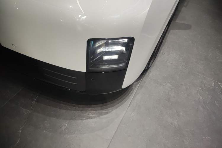 Used Li Auto MEGA 2024 Ultra Model Left Front Headlight