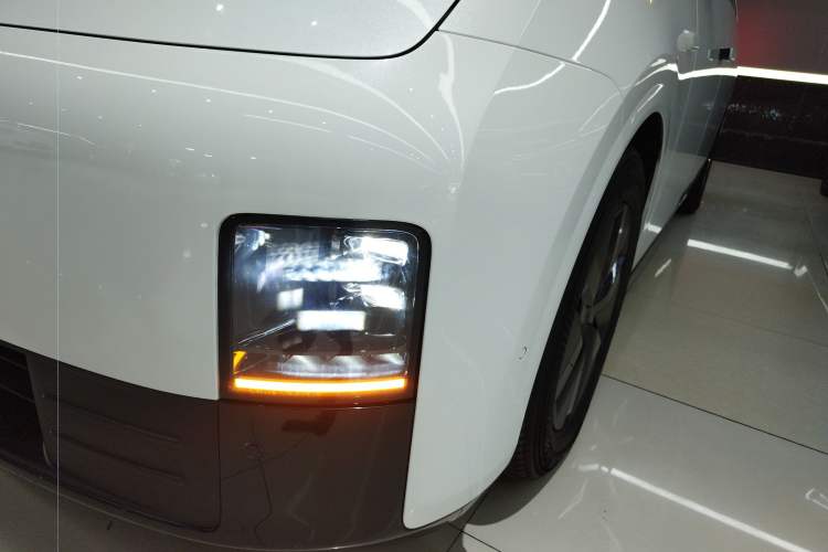 Used Li Auto MEGA 2024 Ultra Model Left Front Headlight