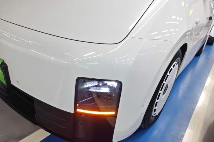 Used Li Auto MEGA 2024 Ultra Model Left Front Headlight
