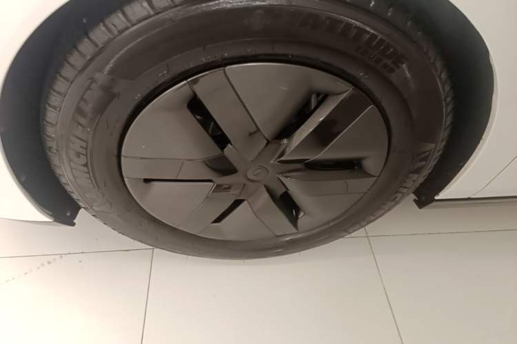 Used Li Auto MEGA 2024 Ultra Model Left Front Wheel Hub