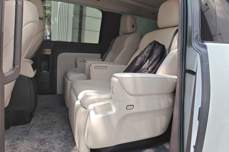 Used Li Auto MEGA 2024 Ultra Model Left Rear Seat