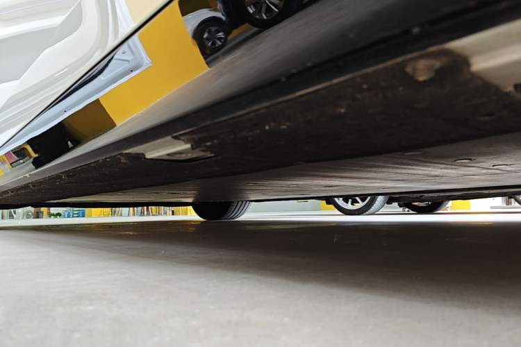 Used Li Auto MEGA 2024 Ultra Model Left Side Sill