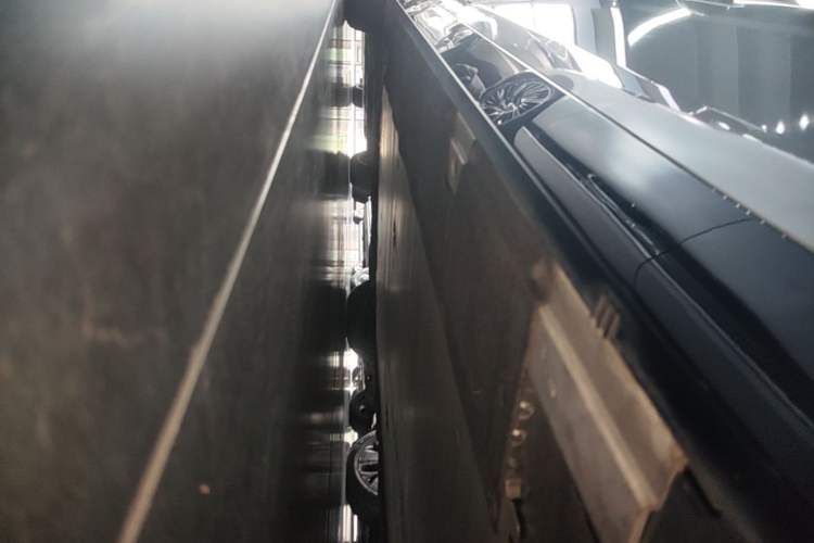 Used Li Auto MEGA 2024 Ultra Model Left Side Sill