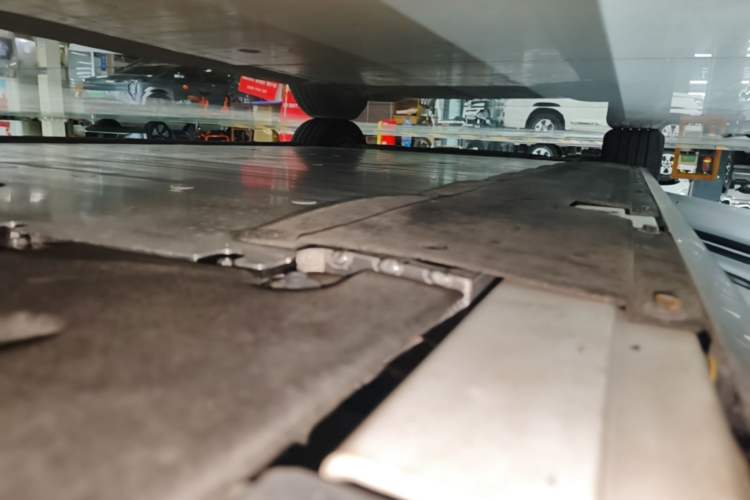 Used Li Auto MEGA 2024 Ultra Model Left Side Sill