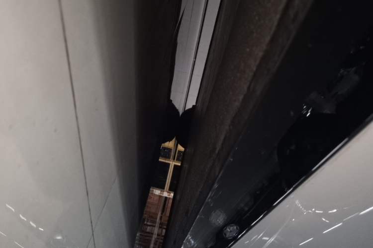 Used Li Auto MEGA 2024 Ultra Model Left Side Sill