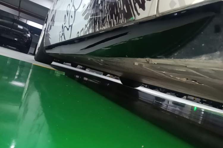 Used Li Auto MEGA 2024 Ultra Model Left Side Sill