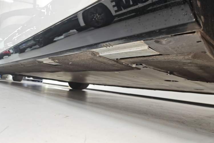 Used Li Auto MEGA 2024 Ultra Model Left Side Sill