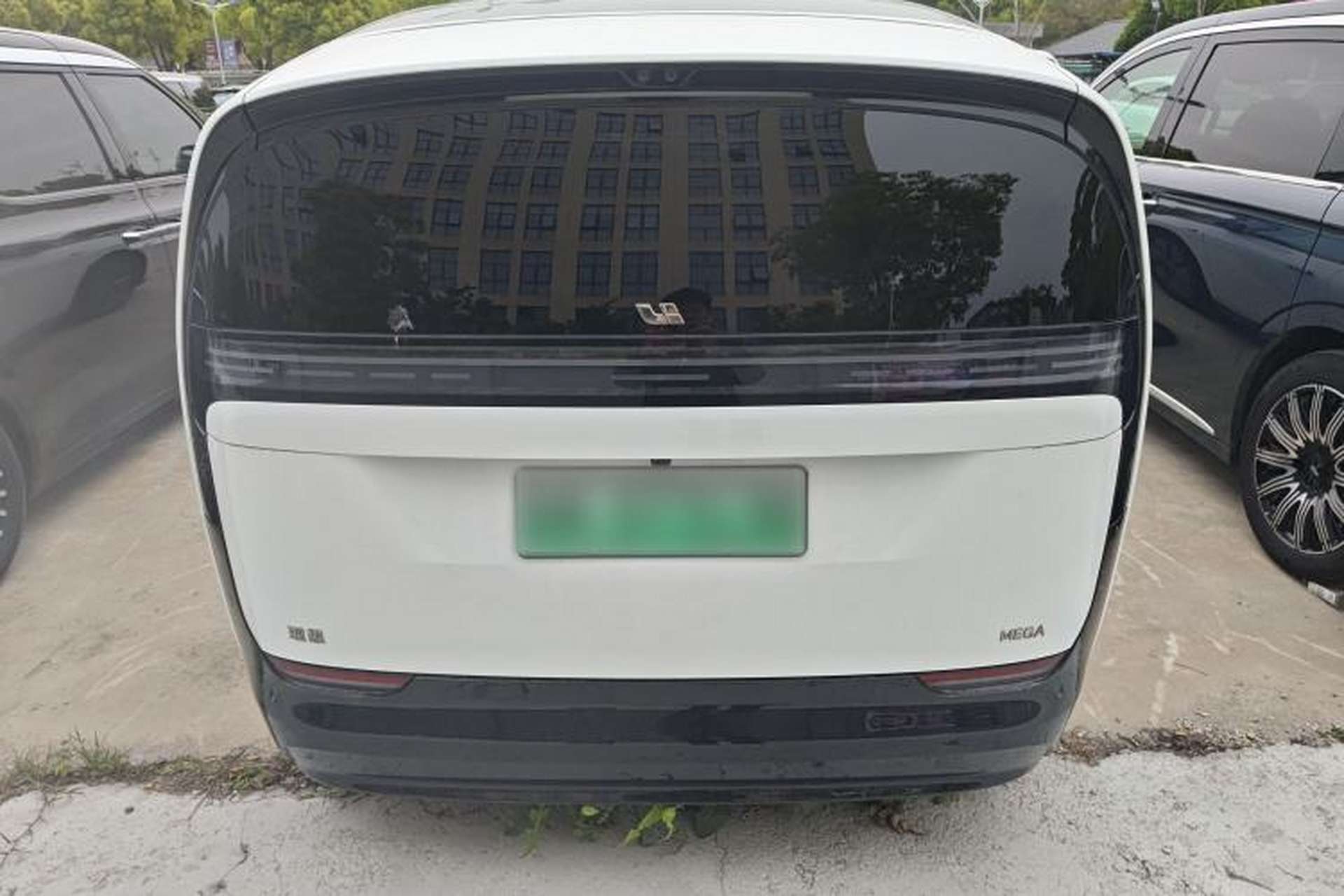 Used Li Auto MEGA 2024 Ultra Model Rear
