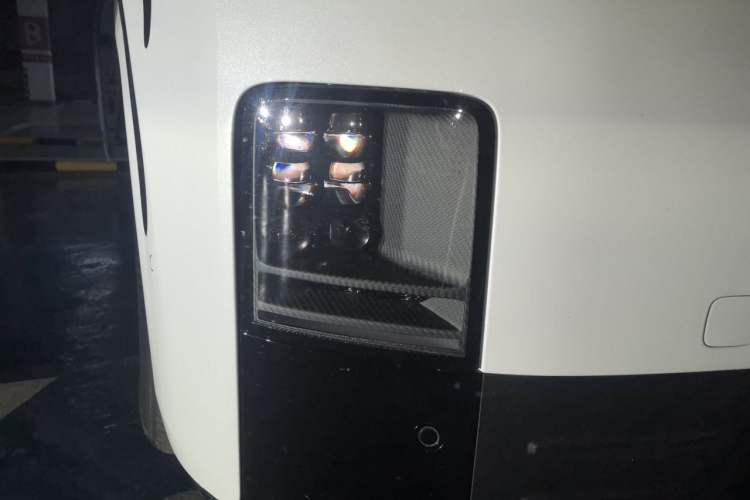 Used Li Auto MEGA 2024 Ultra Model Right Front Headlight