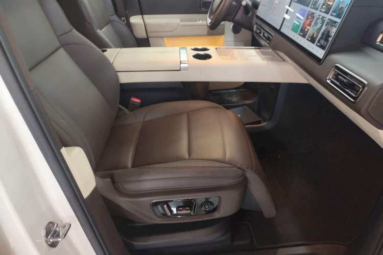 Used Li Auto MEGA 2024 Ultra Model Right Front Seat