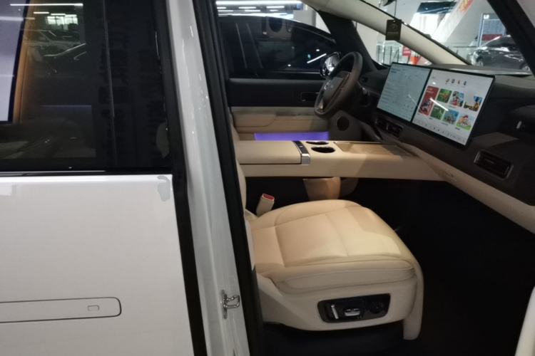 Used Li Auto MEGA 2024 Ultra Model Right Front Seat