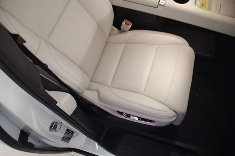 Used Li Auto MEGA 2024 Ultra Model Right Front Seat
