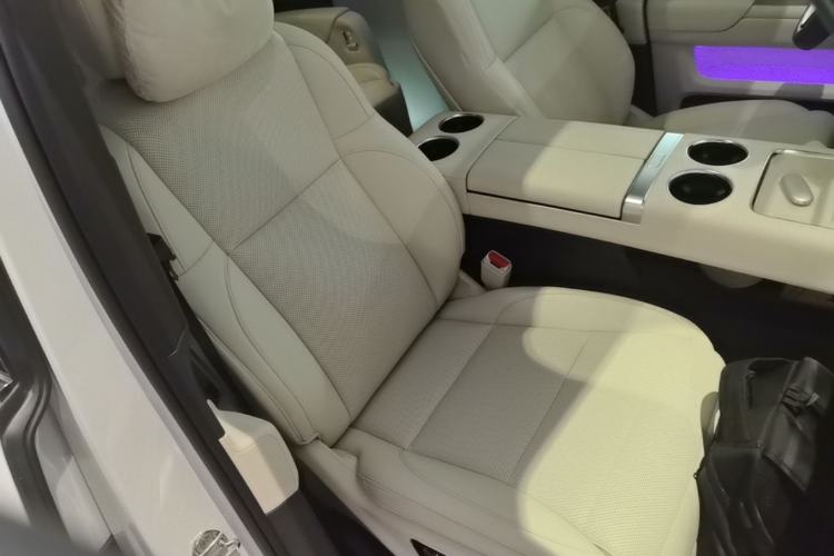Used Li Auto MEGA 2024 Ultra Model Right Front Seat