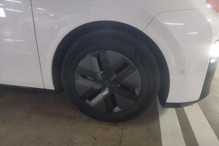 Used Li Auto MEGA 2024 Ultra Model Right Front Wheel Hub