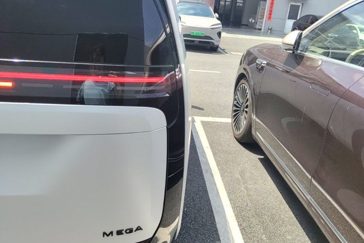 Used Li Auto MEGA 2024 Ultra Model Right Rear Taillight