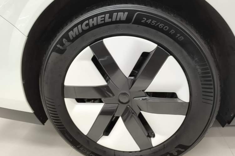 Used Li Auto MEGA 2024 Ultra Model Right Rear Wheel Hub