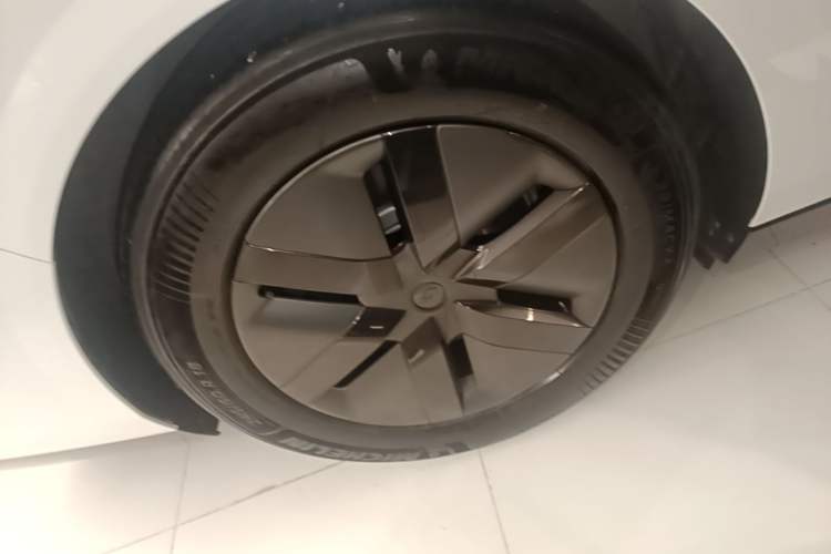 Used Li Auto MEGA 2024 Ultra Model Right Rear Wheel Hub