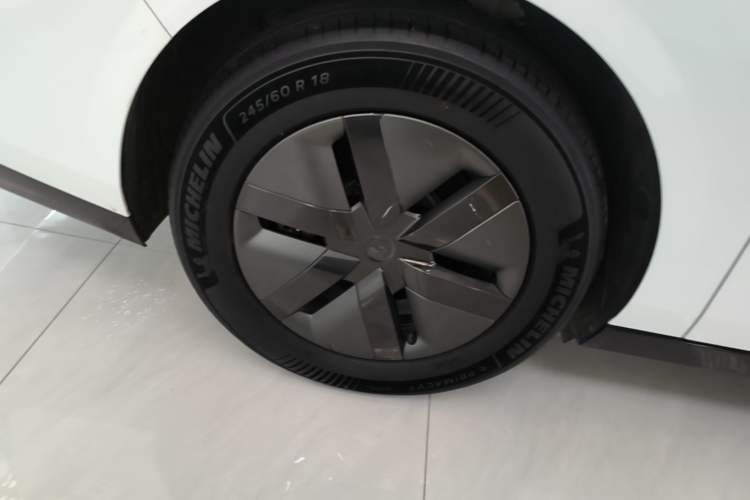 Used Li Auto MEGA 2024 Ultra Model Right Rear Wheel Hub