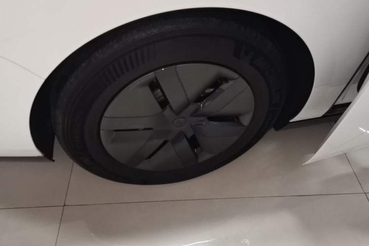Used Li Auto MEGA 2024 Ultra Model Right Rear Wheel Hub